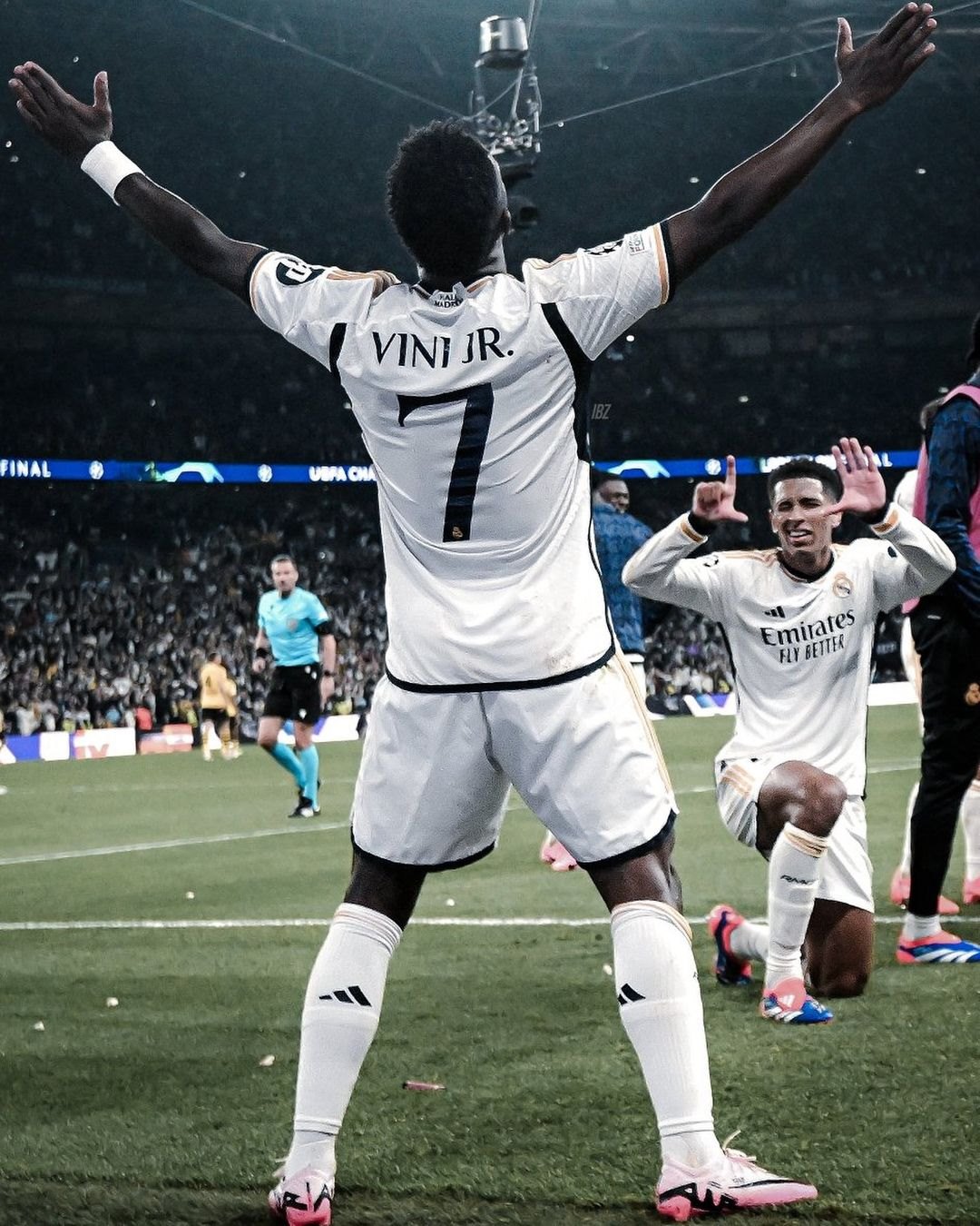 Real Madrid VINI JR. cheering on the pitch