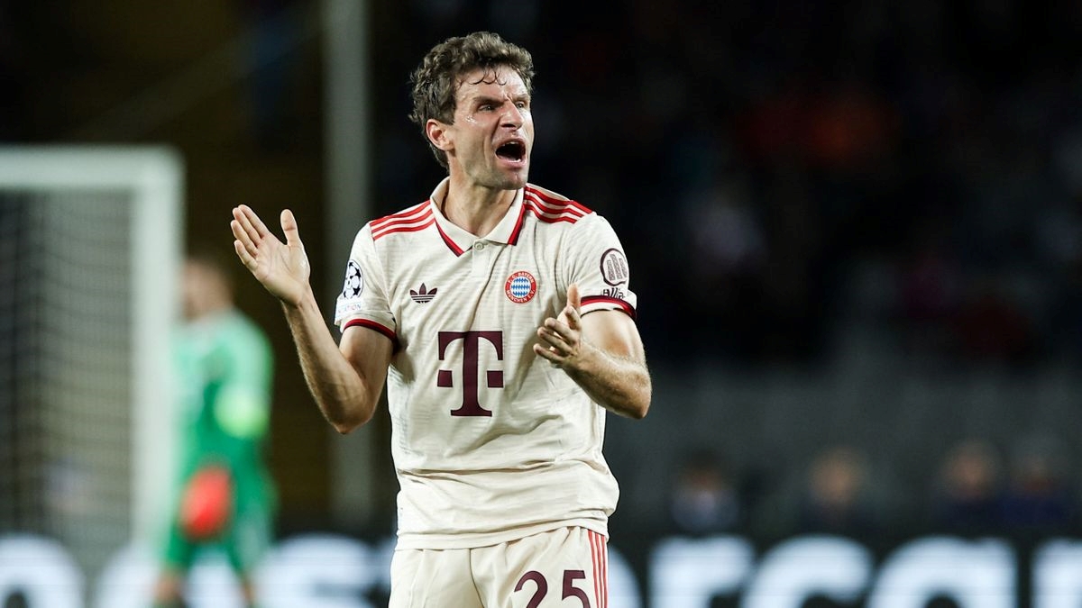 Thomas Muller Bayern Munich Third Away Jersey